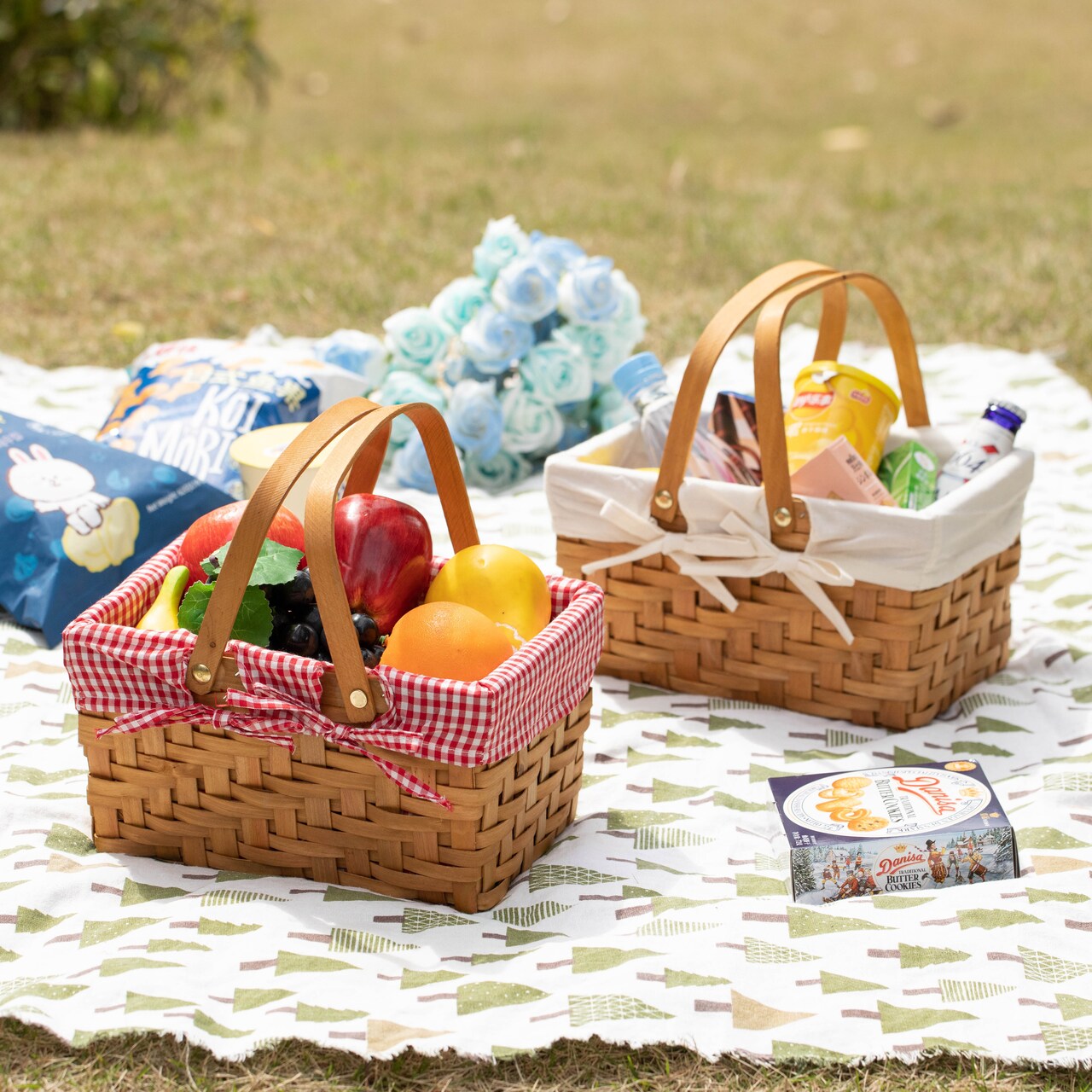 Double Handle Woodchip Basket with Liner - Perfect as Toy Organizer, Storing Fresh Fruits or Safeguarding Your Must-Have Beach Essentials for Unforgettable Holidays or Picnic Parties
